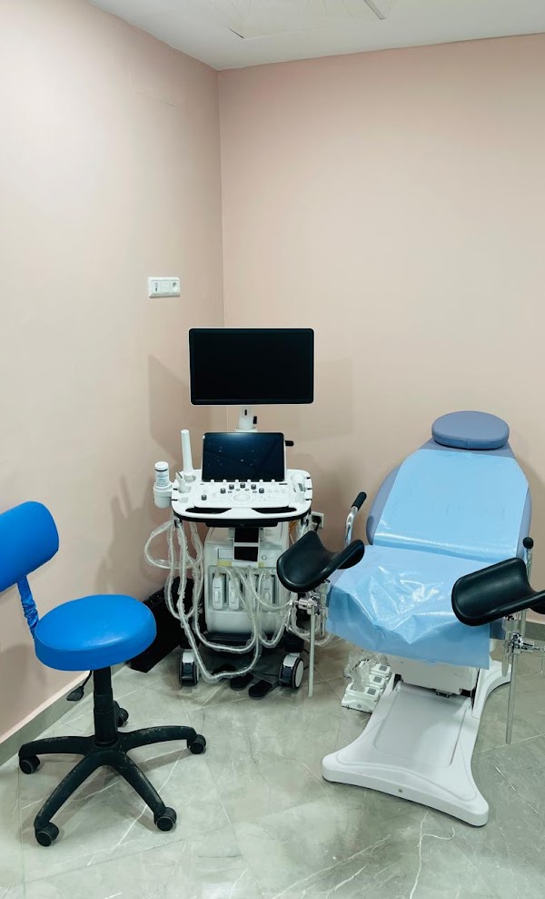 Salle d'examen et d'échographie du cabinet